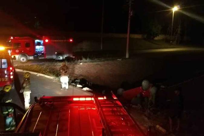 A Polícia Rodoviária Federal acompanhou a ocorrência e fez um teste de bafômetro no adolescente(foto: CBMDF/Divulgação) A Polícia Rodoviária Federal acompanhou a ocorrência e fez um teste de bafômetro no adolescente(foto: CBMDF/Divulgação)