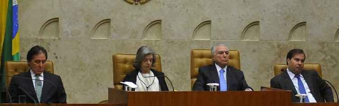 O presidente da Câmara do Senado Eunício Oliveira (PMDB-CE), a presidente do STF, Cármen Lúcia, o presidente Michel Temer (PMDB) e o presidente da Câmara dos Deputados, Rodrigo Maia (DEM-RJ).(foto: Minervino Junior/CB/D.A Press) O presidente da Câmara do Senado Eunício Oliveira (PMDB-CE), a presidente do STF, Cármen Lúcia, o presidente Michel Temer (PMDB) e o presidente da Câmara dos Deputados, Rodrigo Maia (DEM-RJ).(foto: Minervino Junior/CB/D.A Press)