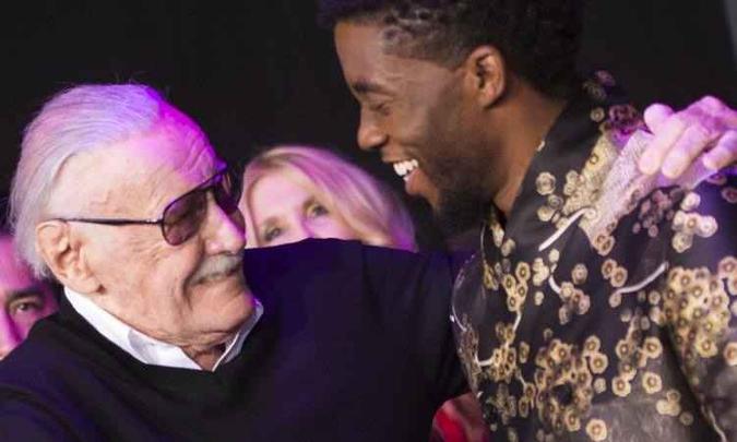 Stan Lee, de 95 anos, afirma que a empresa tentou se aproveitar de sua idade(foto: FREDERIC J. BROWN/AFP) Stan Lee, de 95 anos, afirma que a empresa tentou se aproveitar de sua idade(foto: FREDERIC J. BROWN/AFP)