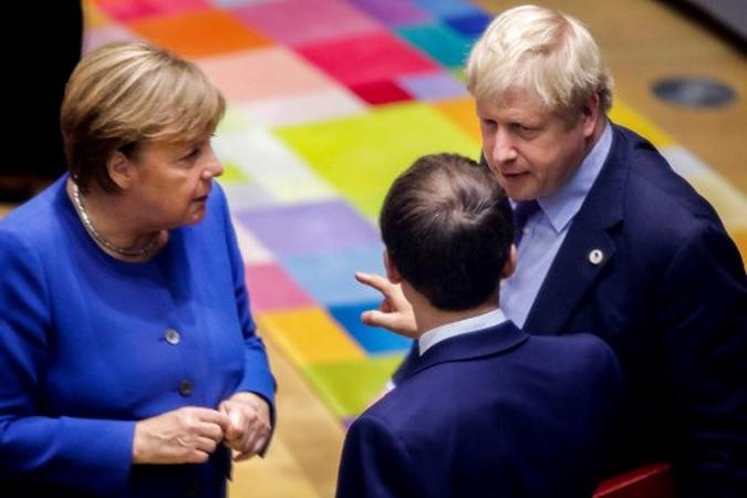 Macron, Merkel e Johnson planejam se reunir nas próximas semanas com Erdogan, provavelmente em Londres, para debater a questão da Síria.(foto: Olivier Matthys/POOL/AFP) Macron, Merkel e Johnson planejam se reunir nas próximas semanas com Erdogan, provavelmente em Londres, para debater a questão da Síria.(foto: Olivier Matthys/POOL/AFP)