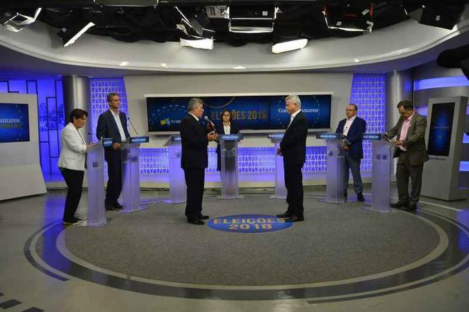 Eliana Pedrosa (E), Rogério Rosso, Alberto Fraga, Fátima Sousa, Rodrigo Rollemberg, Ibaneis Rocha e Júlio Miragaya: temperatura quente em debate realizado na terça-feira (foto: Marcelo Ferreira/CB/D.A Press ) Eliana Pedrosa (E), Rogério Rosso, Alberto Fraga, Fátima Sousa, Rodrigo Rollemberg, Ibaneis Rocha e Júlio Miragaya: temperatura quente em debate realizado na terça-feira (foto: Marcelo Ferreira/CB/D.A Press )