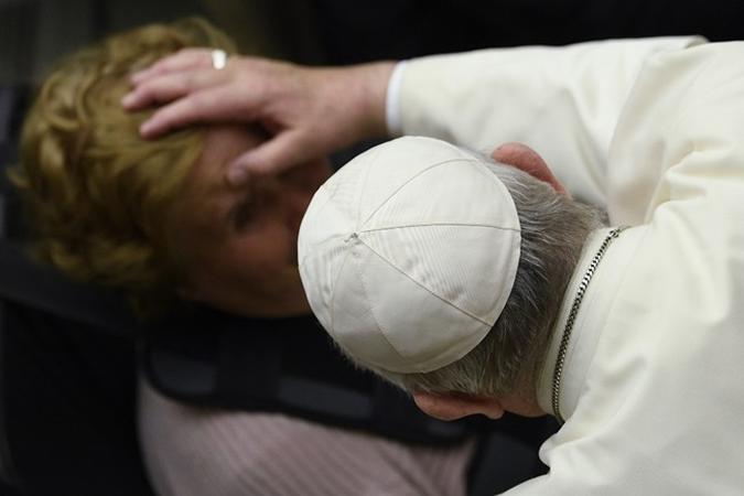 As vítimas surdas-mudas solicitaram um encontro com o papa argentino em Roma, de 20 a 22 de fevereiro.(foto: Filippo MONTEFORTE / AFP) As vítimas surdas-mudas solicitaram um encontro com o papa argentino em Roma, de 20 a 22 de fevereiro.(foto: Filippo MONTEFORTE / AFP)