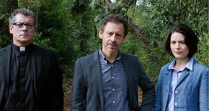 Padre Miguel (Marcelo Airoldi), Carlo (Emílio de Mello) e Clara (Liliana de Castro) na terceira temporada de Psi, da HBO(foto: Ariela Bueno/HBO) Padre Miguel (Marcelo Airoldi), Carlo (Emílio de Mello) e Clara (Liliana de Castro) na terceira temporada de Psi, da HBO(foto: Ariela Bueno/HBO)