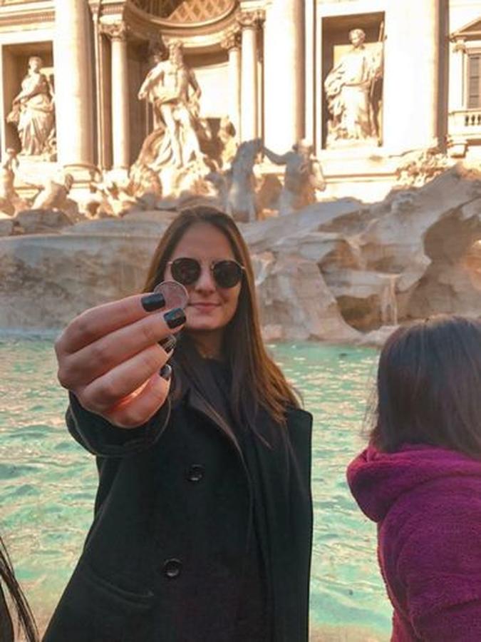 Geovanna Mell na Fontana di Trevi, em Roma, Itália(foto: Arquivo Pessoal) Geovanna Mell na Fontana di Trevi, em Roma, Itália(foto: Arquivo Pessoal)
