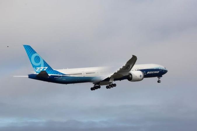 Até o momento, o modelo da Boeing já recebeu 340 pedidos, principalmente de sete grandes companhias aéreas(foto: AFP / Jason Redmond ) Até o momento, o modelo da Boeing já recebeu 340 pedidos, principalmente de sete grandes companhias aéreas(foto: AFP / Jason Redmond )