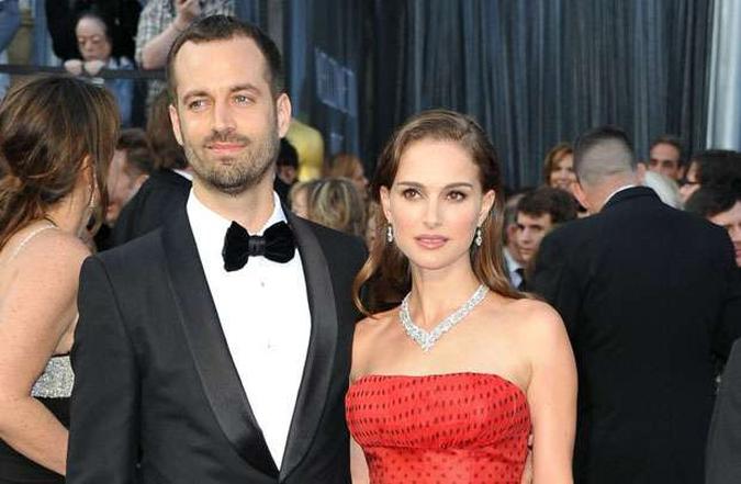 Natalie Portman e o marido, Benjamin Millepied, posam para foto na 84ª entrega anual do Academy Awards, em Hollywood, na Califórnia(foto: Joe Klamar/AFP ) Natalie Portman e o marido, Benjamin Millepied, posam para foto na 84ª entrega anual do Academy Awards, em Hollywood, na Califórnia(foto: Joe Klamar/AFP )
