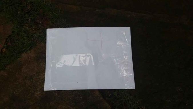 O envelope branco com uma cruz vermelha na frente foi entregue no Bloco F do Ministério da FazendaPM/Divulgação O envelope branco com uma cruz vermelha na frente foi entregue no Bloco F do Ministério da FazendaPM/Divulgação