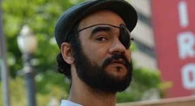 O fotógrafo Sérgio Silva perdeu o olho esquerdo após ser atingido por uma bala de borracha disparada pela Polícia Militar(foto: Rovena Rosa/Agência Brasil) O fotógrafo Sérgio Silva perdeu o olho esquerdo após ser atingido por uma bala de borracha disparada pela Polícia Militar(foto: Rovena Rosa/Agência Brasil)