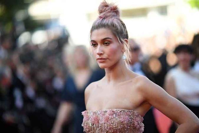 De acordo com o portal 'Page six', anel de Hailey custou uma fortuna(foto: LOIC VENANCE/AFP) De acordo com o portal 'Page six', anel de Hailey custou uma fortuna(foto: LOIC VENANCE/AFP)