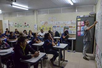 Dia do Professor: estudantes e docentes do EJA vivem rotina de superação