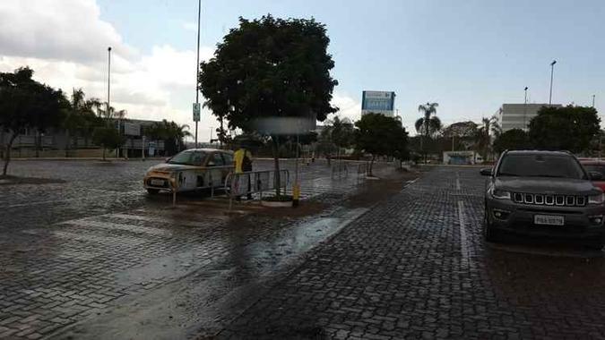 Chuva na Asa Norte, na manhã desta sexta-feira (10/8)(foto: Maria Fernanda/Arquivo pessoal) Chuva na Asa Norte, na manhã desta sexta-feira (10/8)(foto: Maria Fernanda/Arquivo pessoal)