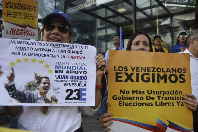 Venezuelanos na Guatemala se manifestam a favor de Juan Guaidó(foto: Orlando Estrada / AFP) Venezuelanos na Guatemala se manifestam a favor de Juan Guaidó(foto: Orlando Estrada / AFP)