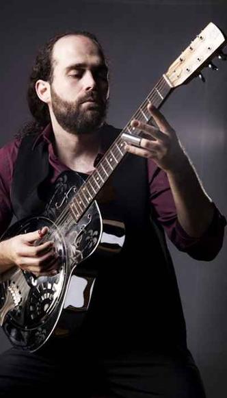 O guitarrista Celso Salim: de Brasília para os EUA, onde concorre a dois prêmios(foto: Miguel Mello/Divulgação) O guitarrista Celso Salim: de Brasília para os EUA, onde concorre a dois prêmios(foto: Miguel Mello/Divulgação)