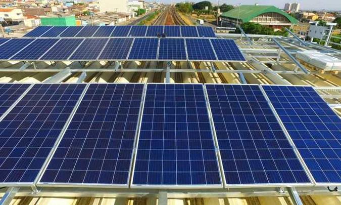 A Estação Guariroba conta com 578 placas fotovoltaicas, responsáveis por gerar energia limpa com utilização de luz solar(foto: Metrô-DF/Divulgação) A Estação Guariroba conta com 578 placas fotovoltaicas, responsáveis por gerar energia limpa com utilização de luz solar(foto: Metrô-DF/Divulgação)