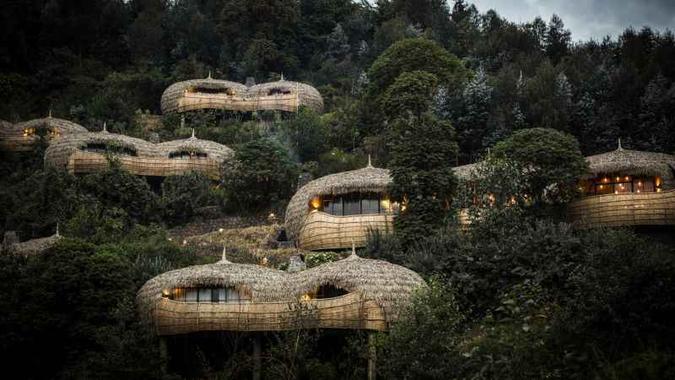 (foto: wilderness-safaris.com/our-camps/camps/bisate-lodge) (foto: wilderness-safaris.com/our-camps/camps/bisate-lodge)