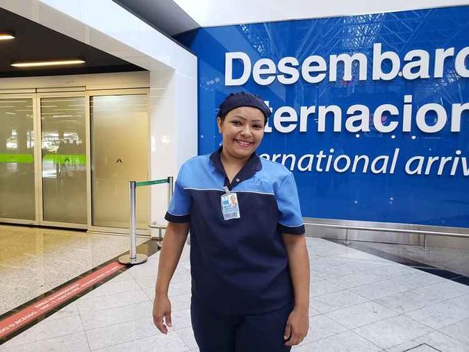 Genycleia de Araújo dos Santos, 30 anos, achou a carteira e entregou ao achados e perdidos do terminal(foto: Aeroporto de Brasília/Divulgação) Genycleia de Araújo dos Santos, 30 anos, achou a carteira e entregou ao achados e perdidos do terminal(foto: Aeroporto de Brasília/Divulgação)