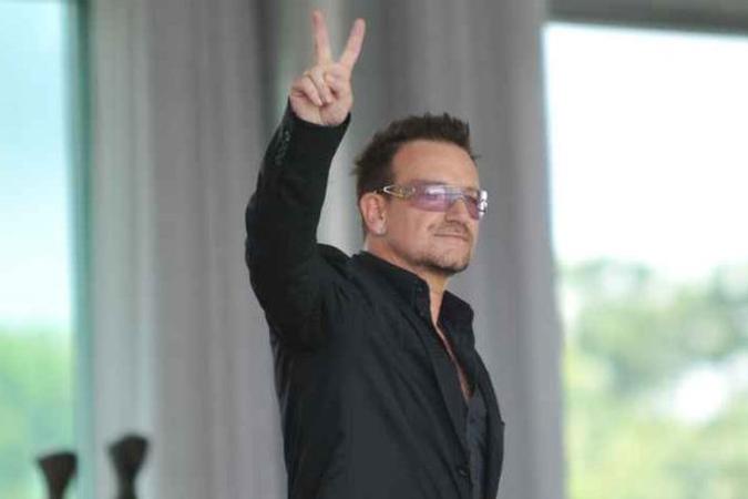 Líder do U2 se dedica a várias causas sociais(foto: Facebook/Reprodução) Líder do U2 se dedica a várias causas sociais(foto: Facebook/Reprodução)