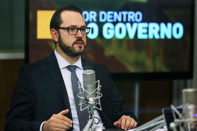 Ainda como diretor do Denatran, Vicenzi concede entrevista à NBR(foto: José Cruz/Agência Brasil) Ainda como diretor do Denatran, Vicenzi concede entrevista à NBR(foto: José Cruz/Agência Brasil)