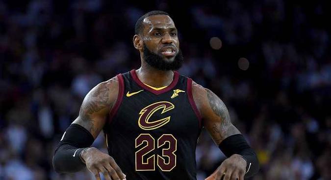 LeBron prestou homenagem ao ídolo Martin Luther King e acusou Trump de alimentar as divisões raciais no país.(foto: Thearon W. Henderson) LeBron prestou homenagem ao ídolo Martin Luther King e acusou Trump de alimentar as divisões raciais no país.(foto: Thearon W. Henderson)