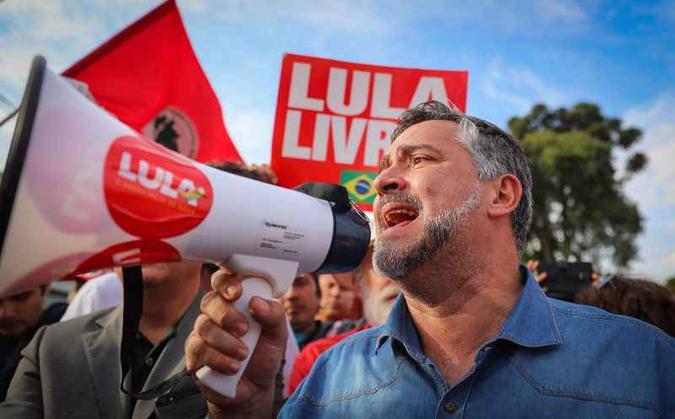 Deputados Paulo Pimenta na Vigília Lula Livre, em Curitiba(foto: Ricardo Stuckert/Instituto Lula) Deputados Paulo Pimenta na Vigília Lula Livre, em Curitiba(foto: Ricardo Stuckert/Instituto Lula)