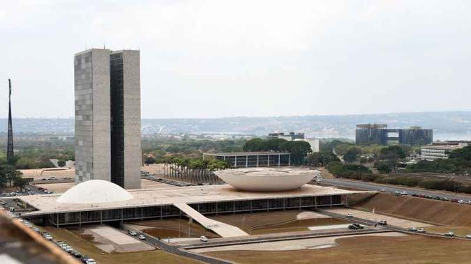 Pelo texto, será exonerado aquele que, em dois anos seguidos, não tiver nota acima de 2,9. Ou, em cinco anos, não ultrapasse 4,5 pontos(foto: Ed Alves/CB/D.A Press) Pelo texto, será exonerado aquele que, em dois anos seguidos, não tiver nota acima de 2,9. Ou, em cinco anos, não ultrapasse 4,5 pontos(foto: Ed Alves/CB/D.A Press)