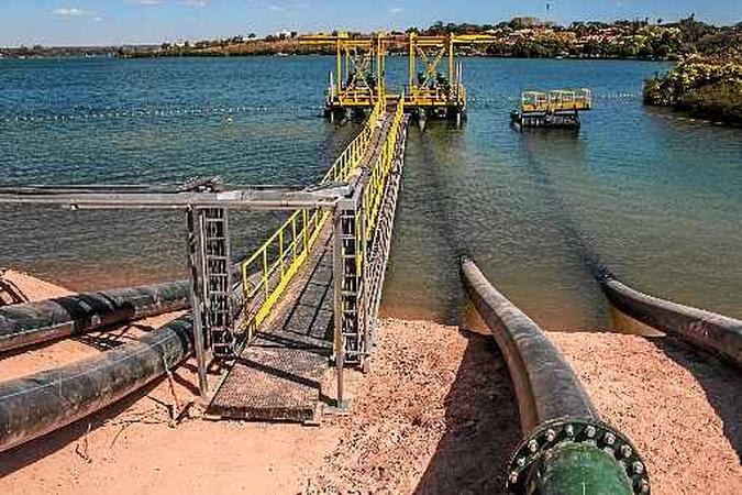 O empreendimento fica na Quadra 4 do Setor de Mansões do Lago Norte: 200 trabalhadores se revezam nos sete dias da semana para concluir a obra(foto: Arthur Menescal/Esp. CB/D.A Press ) O empreendimento fica na Quadra 4 do Setor de Mansões do Lago Norte: 200 trabalhadores se revezam nos sete dias da semana para concluir a obra(foto: Arthur Menescal/Esp. CB/D.A Press )