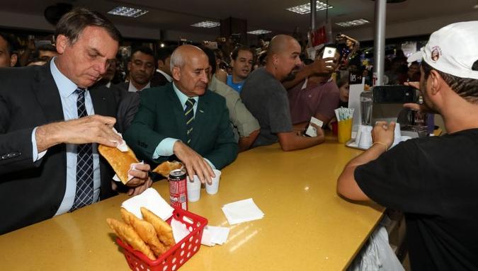 Presidente da Republica, Jair Bolsonaro, durante visita a Feira dos Importados de Brasilia(foto: Marcos Correa/PR) Presidente da Republica, Jair Bolsonaro, durante visita a Feira dos Importados de Brasilia(foto: Marcos Correa/PR)