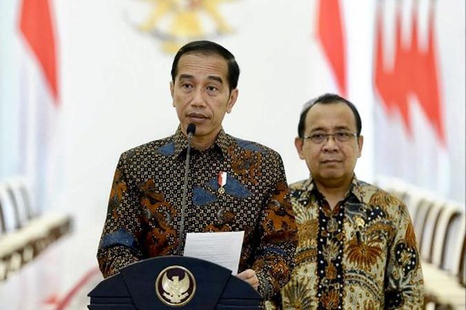 O presidente Joko Widodo (E), ao lado de um de seus ministros(foto: AFP) O presidente Joko Widodo (E), ao lado de um de seus ministros(foto: AFP)