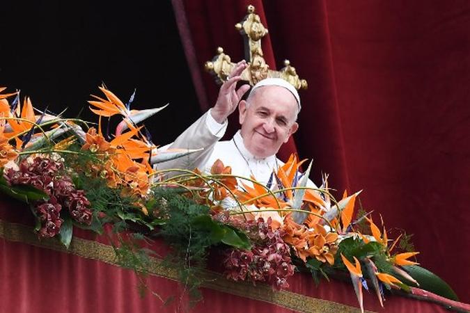 Papa Francisco entrega a bênção Papa Francisco entrega a bênção