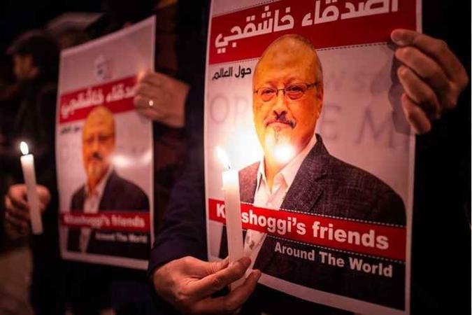 Vigília em homenagem ao jornalista saudita Jamal Khashoggi(foto: Yasin Akgul/AFP) Vigília em homenagem ao jornalista saudita Jamal Khashoggi(foto: Yasin Akgul/AFP)