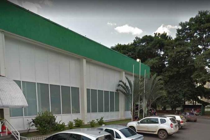 Idosa saía de supermercado na companhia de outra mulher quando caiu morta(foto: Reprodução/Google Maps) Idosa saía de supermercado na companhia de outra mulher quando caiu morta(foto: Reprodução/Google Maps)