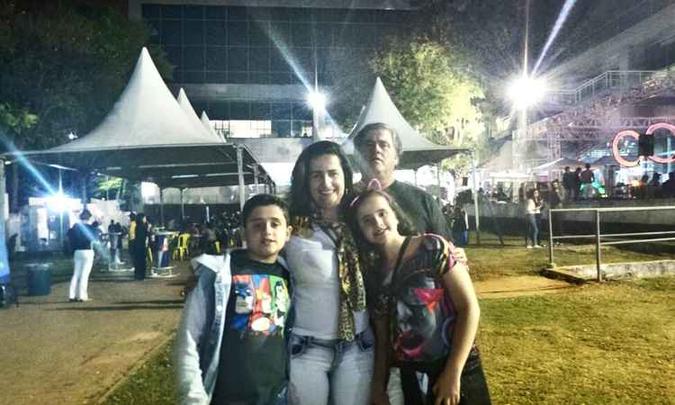 Mônica Barbosa levou toda a família para apreciar as novidades(foto: Alessandra Modzeleski/Esp. CB/ DA Press) Mônica Barbosa levou toda a família para apreciar as novidades(foto: Alessandra Modzeleski/Esp. CB/ DA Press)