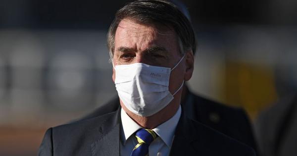 Bolsonaro com covid-19: presidente testa positivo em exame de coronav&iacute;rus