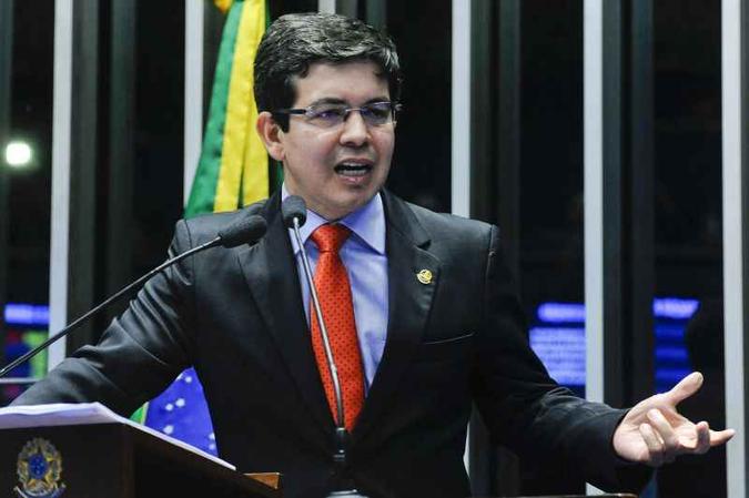 Randolfe Rodrigues, da Rede, renunciou à 'farra com dinheiro público' (foto: Geraldo Magela/Agencia Senado ) Randolfe Rodrigues, da Rede, renunciou à 'farra com dinheiro público' (foto: Geraldo Magela/Agencia Senado )