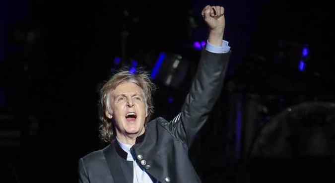 Na época do desastre, McCartney enviou uma mensagem pelo Twitter aos mexicanos, expressando seu carinho e apoio(foto: Kamil Krzaczynski / AFP) Na época do desastre, McCartney enviou uma mensagem pelo Twitter aos mexicanos, expressando seu carinho e apoio(foto: Kamil Krzaczynski / AFP)