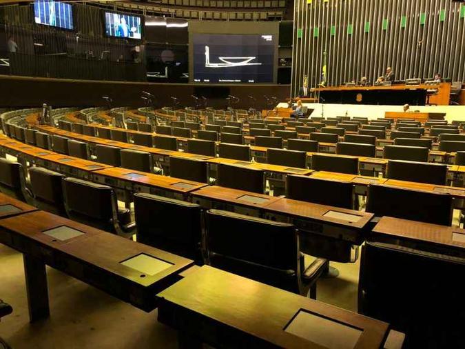 Congresso vazio na quinta-feira: deputados e senadores se encontraram com Bolsonaro a fim de sugerir medidas que evitariam desgaste com Michel Temer(foto: Bernardo Bittar/CB/D.A Press) Congresso vazio na quinta-feira: deputados e senadores se encontraram com Bolsonaro a fim de sugerir medidas que evitariam desgaste com Michel Temer(foto: Bernardo Bittar/CB/D.A Press)
