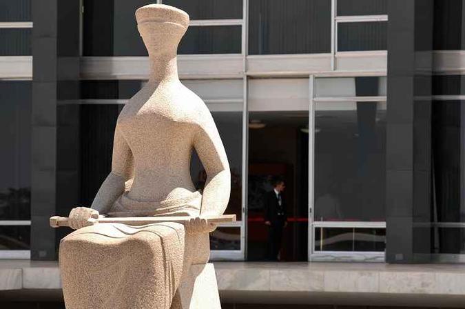 O manifesto de juristas contra a prisão após segunda instância reuniu 3.262 assinaturas e será entregue na tarde desta segunda-feira, 2/4, ao Supremo Tribunal Federal (STF)(foto: Breno Fortes/CB/D.A Press) O manifesto de juristas contra a prisão após segunda instância reuniu 3.262 assinaturas e será entregue na tarde desta segunda-feira, 2/4, ao Supremo Tribunal Federal (STF)(foto: Breno Fortes/CB/D.A Press)