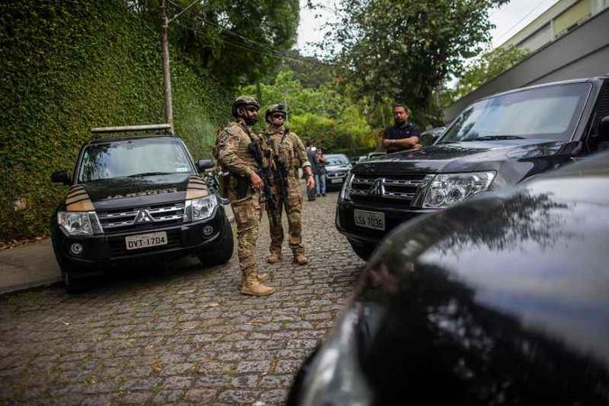 Desde o atentado em Juiz de Fora, Bolsonaro passou a andar com uma escolta policial reforçada(foto: Mauro Pimentel/AFP) Desde o atentado em Juiz de Fora, Bolsonaro passou a andar com uma escolta policial reforçada(foto: Mauro Pimentel/AFP)