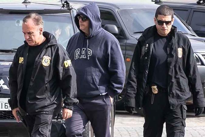 Ex-CEO da Philips no Brasil, Daurio Speranzini Jr. chega à sede da Polícia Federal em São Paulo (SP), durante a Operação Ressonância, desdobramento da Fatura Exposta, deflagrada na manhã desta quarta-feira (4/7)(foto: Newton Menezes/Futura Press/Folhapress) Ex-CEO da Philips no Brasil, Daurio Speranzini Jr. chega à sede da Polícia Federal em São Paulo (SP), durante a Operação Ressonância, desdobramento da Fatura Exposta, deflagrada na manhã desta quarta-feira (4/7)(foto: Newton Menezes/Futura Press/Folhapress)