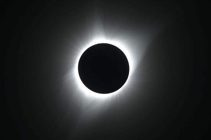 De acordo com o numerólogo, o eclipse do dia 21 de agosto de 2017 foi o grande sinal para a contagem regressiva para o fim do mundo(foto: George Frey/Getty Images/AFP) De acordo com o numerólogo, o eclipse do dia 21 de agosto de 2017 foi o grande sinal para a contagem regressiva para o fim do mundo(foto: George Frey/Getty Images/AFP)