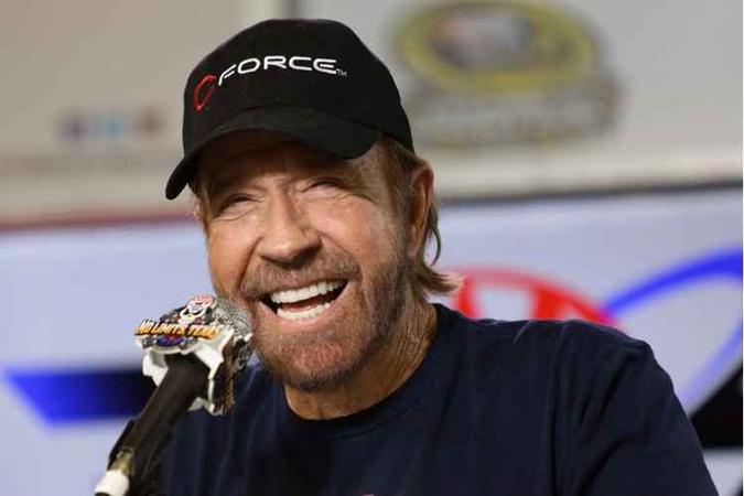 Parece que a lenda era verdadeira: Chuck Norris é indestrutível (foto: Jerry Markland) Parece que a lenda era verdadeira: Chuck Norris é indestrutível (foto: Jerry Markland)
