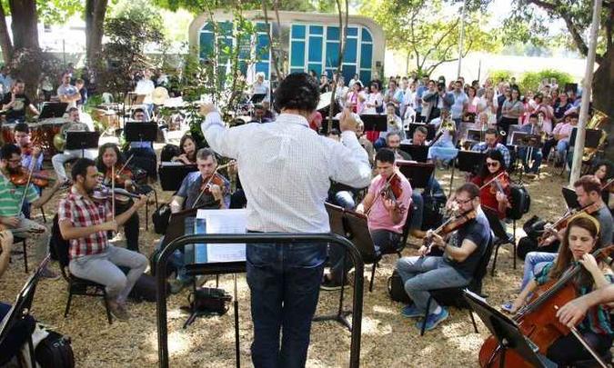Regida pelo maestro Claudio Cohen, Orquestra Sinfônica do Teatro Nacional se apresenta em evento de 59 anos do Hospital de Base(foto: Vinicius Cardoso Vieira/Esp. CB/D.A Press) Regida pelo maestro Claudio Cohen, Orquestra Sinfônica do Teatro Nacional se apresenta em evento de 59 anos do Hospital de Base(foto: Vinicius Cardoso Vieira/Esp. CB/D.A Press)