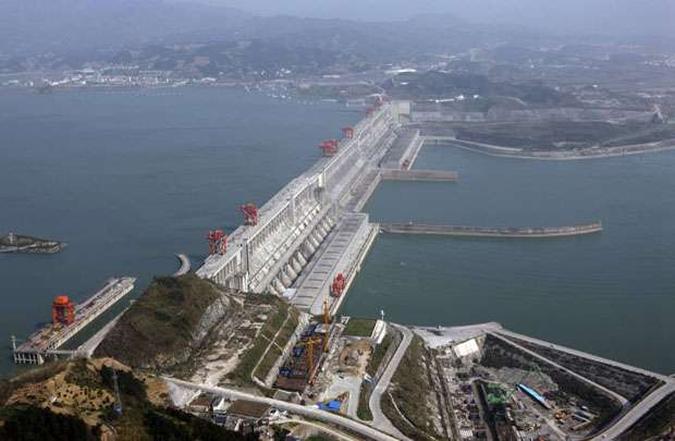 Maior obra hidroelétrica do mundo, Três Gargantas foi alvo de críticas de muitos especialistas chineses e estrangeiros(foto: Stringer/Files/REUTERS) Maior obra hidroelétrica do mundo, Três Gargantas foi alvo de críticas de muitos especialistas chineses e estrangeiros(foto: Stringer/Files/REUTERS)