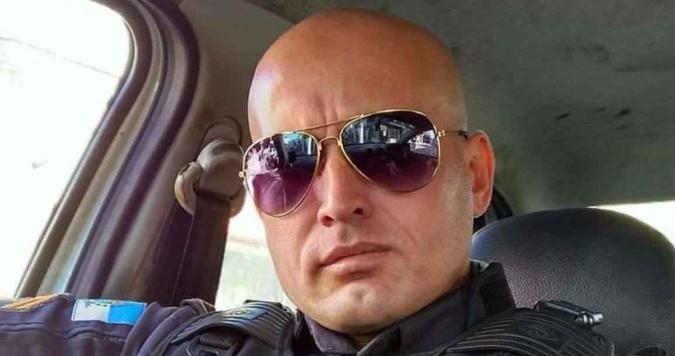 O cabo Luciano da Silva Coelho foi morto após criminosos atirarem durante um roubo a estabelecimento comercial no Centro de Cabo Frio, na Região dos Lagos(foto: Arquivo Pessoal/Facebook) O cabo Luciano da Silva Coelho foi morto após criminosos atirarem durante um roubo a estabelecimento comercial no Centro de Cabo Frio, na Região dos Lagos(foto: Arquivo Pessoal/Facebook)
