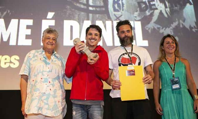 Daniel Gonçalves (de vermelho) foi um dos premiados pelo documentário que trata de sua trajetória (foto: Beto Staino/Universo Produção) Daniel Gonçalves (de vermelho) foi um dos premiados pelo documentário que trata de sua trajetória (foto: Beto Staino/Universo Produção)