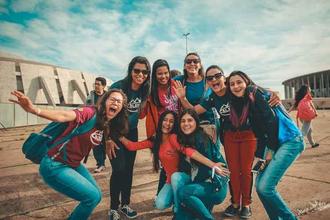 Conectar e ajudar: Voluntariado une 10 mil jovens em evento realizado no DF
