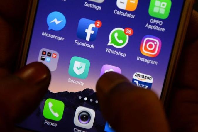 Um estudo mostrou que diariamente os brasileiros gastam 225 minutos, em média, nas redes(foto: Arun Sankar/AFP) Um estudo mostrou que diariamente os brasileiros gastam 225 minutos, em média, nas redes(foto: Arun Sankar/AFP)