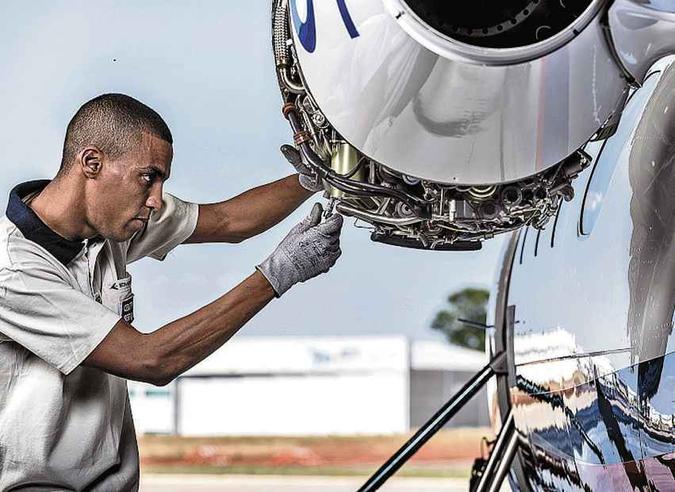 Sindicatos de trabalhadores da companhia aérea preveem demissões e tentarão apelar também ao governo para que os empregos sejam mantidos (foto: Embraer/Divulgação ) Sindicatos de trabalhadores da companhia aérea preveem demissões e tentarão apelar também ao governo para que os empregos sejam mantidos (foto: Embraer/Divulgação )