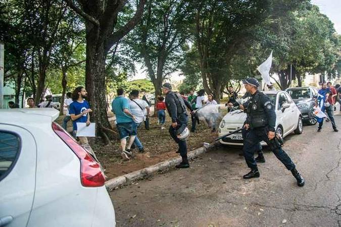 Manifestantes entraram em conflito com a PM(foto: Matheus Alves/Reprodução UNE) Manifestantes entraram em conflito com a PM(foto: Matheus Alves/Reprodução UNE)