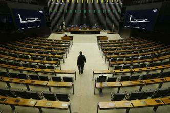 Plenário da Câmara dos Deputados no último mês de abril: atividades prioritárias da Casa, como votação de projetos e realização de audiências públicas, perderam importância em ano de campanha eleitoral(foto: Fabio Rodrigues Pozzebom/Agencia Brasil - 9/4/18) Plenário da Câmara dos Deputados no último mês de abril: atividades prioritárias da Casa, como votação de projetos e realização de audiências públicas, perderam importância em ano de campanha eleitoral(foto: Fabio Rodrigues Pozzebom/Agencia Brasil - 9/4/18)